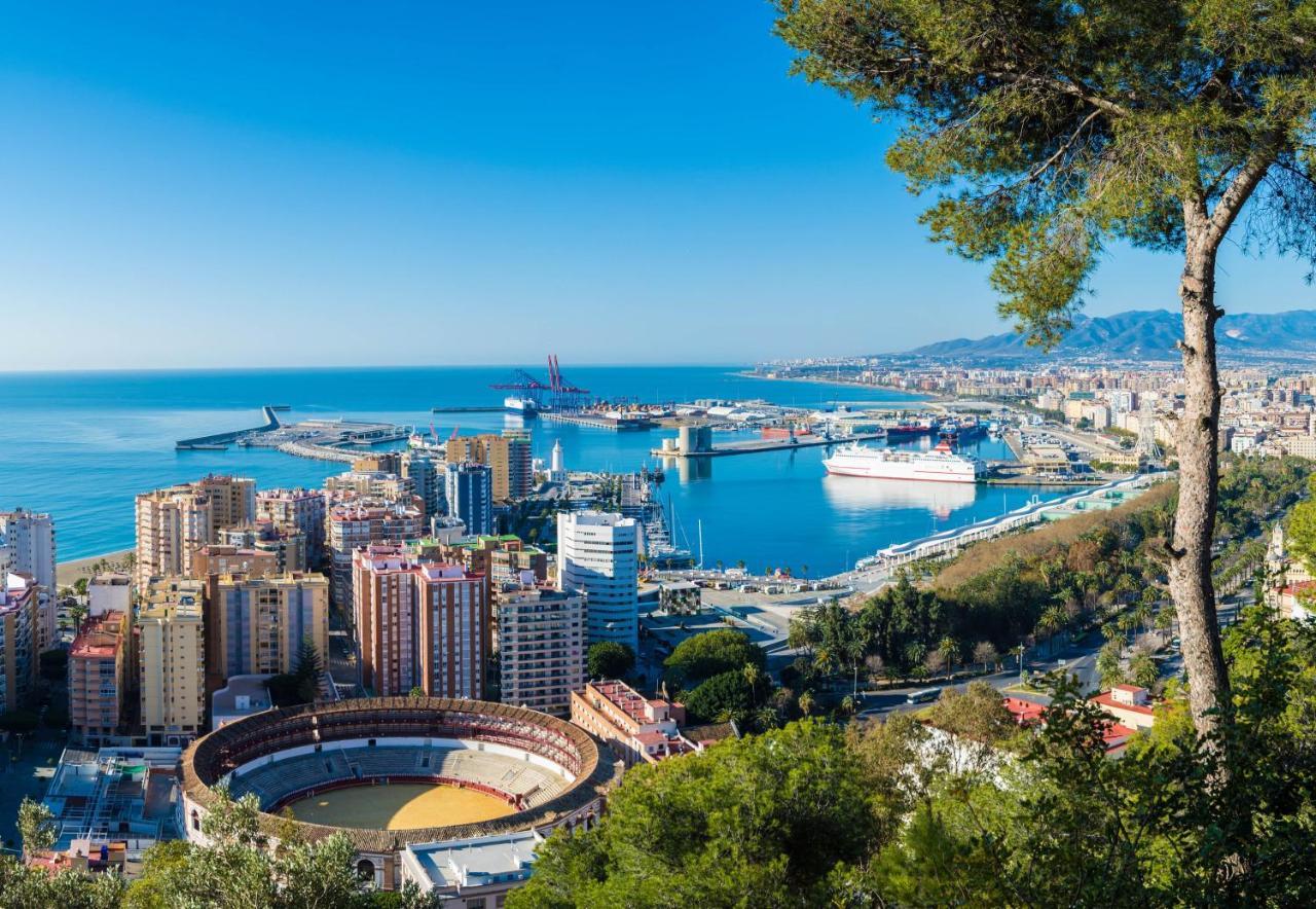 Malaga Velarde Center Apartment ภายนอก รูปภาพ