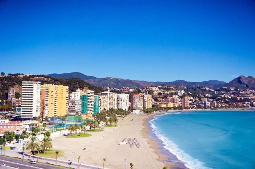 Malaga Velarde Center Apartment ภายนอก รูปภาพ