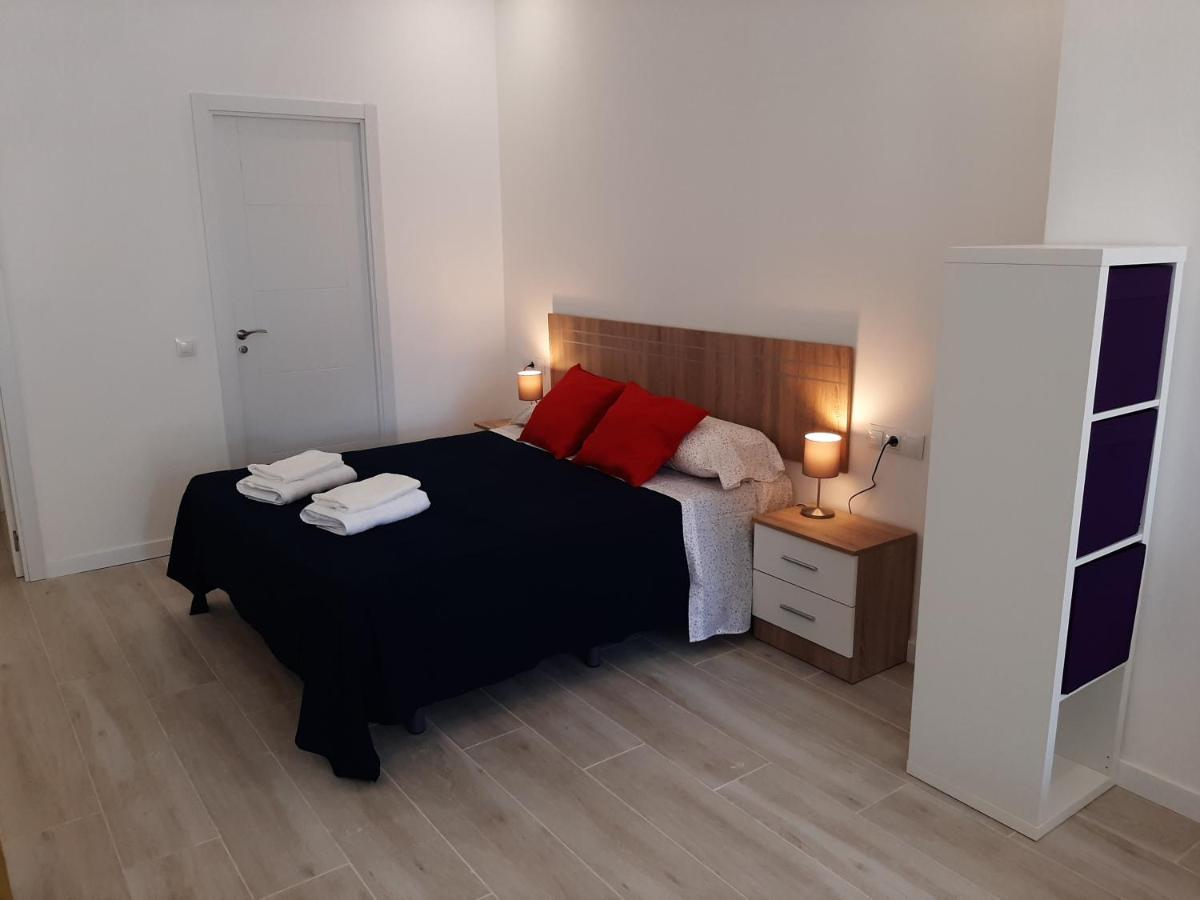 Malaga Velarde Center Apartment ภายนอก รูปภาพ