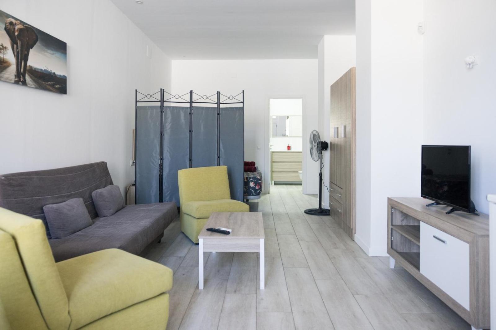 Malaga Velarde Center Apartment ภายนอก รูปภาพ